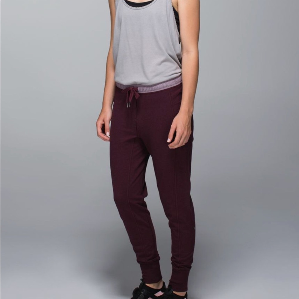 Lululemon Happy Yin Year Sweatpant II, size 6